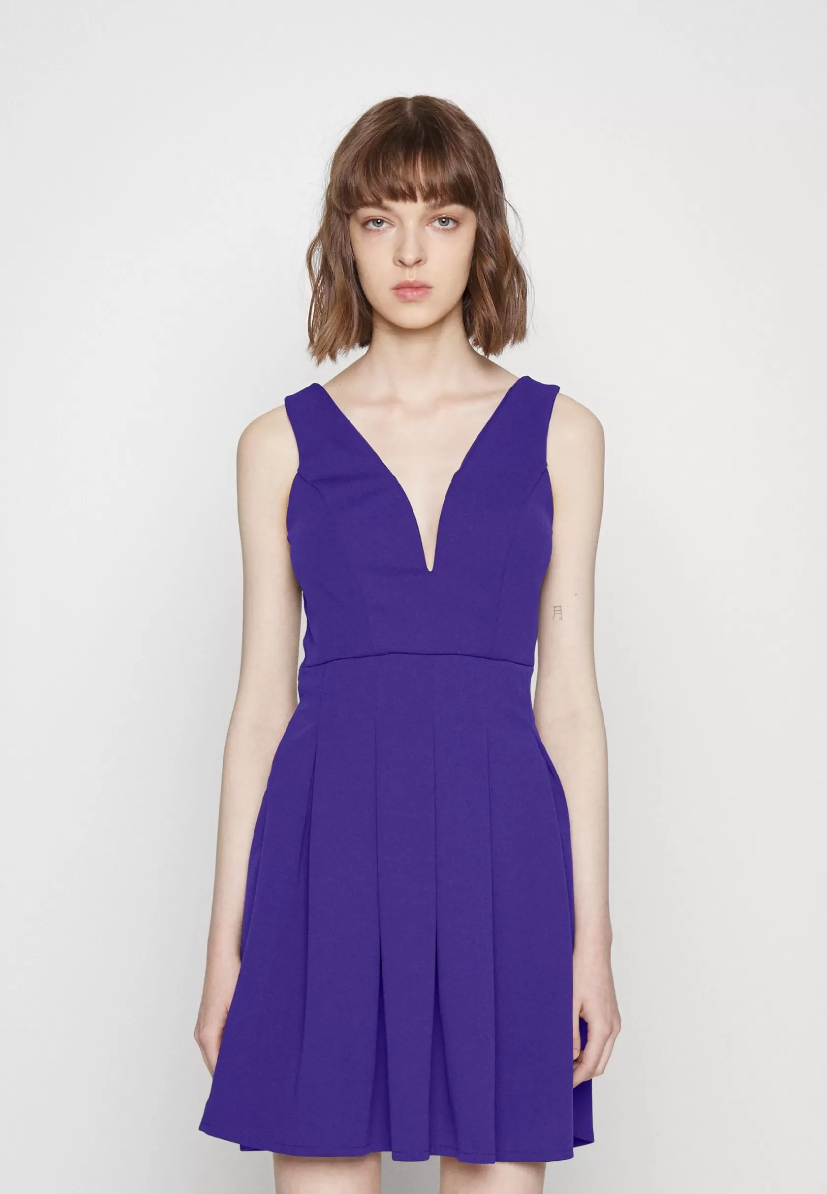 Dress^Wal G Plain V Neck Skater – Jersey Dress . Excellent